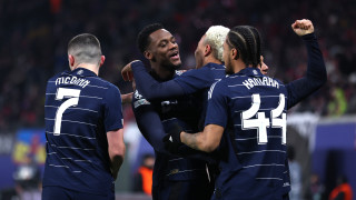 Астън Вила дели второто място в Шампионската лига с Байер