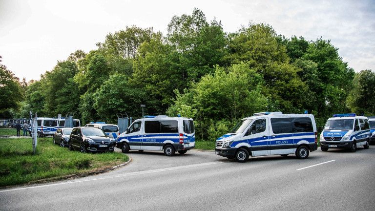 800 полицаи в мащабна операция срещу неонацисти за трафик на хора в Германия