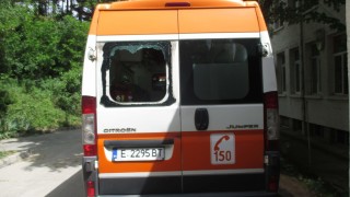 Мъж потроши с юмруци линейка в Плевен