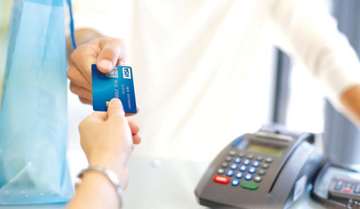 Вижте къде най-често плащат българите с кредитна карта