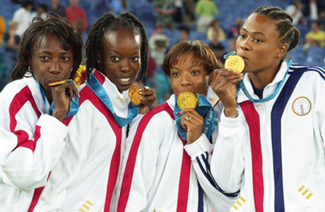 Марион Джоунс се връща, но в баскетбола