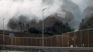 Над 400 мигранти се опитаха да влязат тази сутрин в