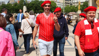 Десетки хиляди фенове на Ливърпул повечето без билети заляха Париж