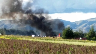 Перуански самолет с 141 души на борда погълнат от пламъци