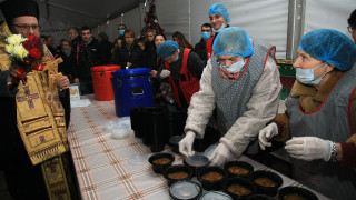 Манолова откри нова социална кухня "Не хаби-дари" в София