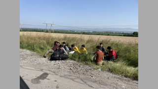 Задържаха двама румънски каналджии с 11 нелегални мигранти в Пловдивско