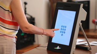 Външни експерти ще удостоверяват машините за гласуване съобщават от МЕУ Планирано