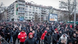 "Червеното" шествие тръгна от Кравай, пеейки за победа на ЦСКА във Вечното дерби