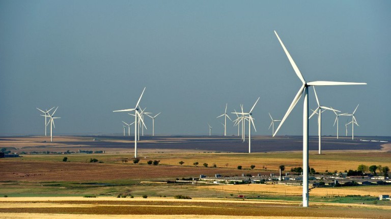 Испания е на път да генерира над половината от енергията