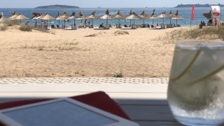 Петък е Офисът го е налегнала онази лятна меланхолия която