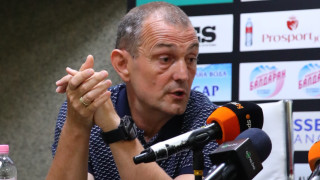 Старши треньорът на Славия Златомир Загорчич говори пред медиите за