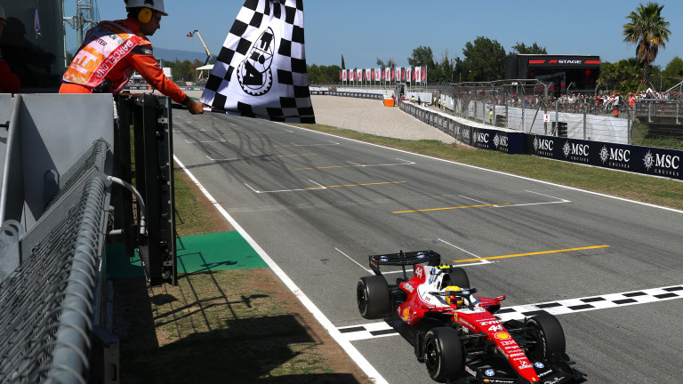 Люис Хамилтън с историческа първа победа за Ферари, Антонели отпадна