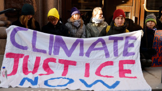 С протест Грета Тунберг блокира шведския парламент
