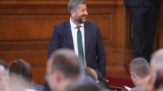 Господин Радев се държи като човек в кампания Вместо да