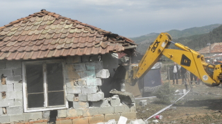 Европейският съд не видя дискриминация при събаряне на незаконните къщи в Гърмен
