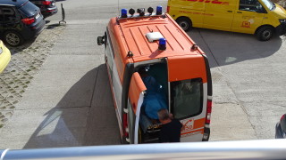Мъж стоя заклещен 11 часа в тръба в Пловдив