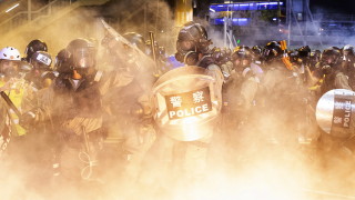 Протестиращите в Хонконг се преместват към луксозен търговски район