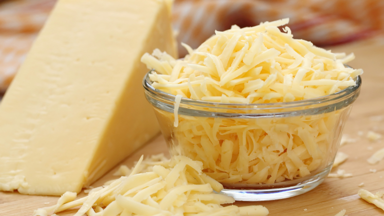 Сливенската прокуратура се самосезира заради мухлясал кашкавал