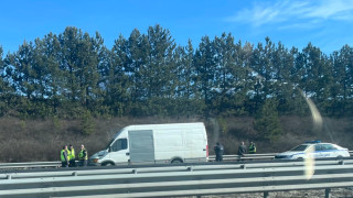 17 души без документи са били открити в товарен автомобил