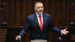 Полският президент Карол Навроцки заяви че иска държавен орган да