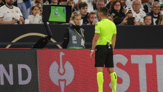 Съдиите ще обясняват решенията на видео асистент реферите ВАР на