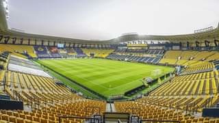 Двубоят за Суперкупата между вечните съперници Фенербахче и Галатасарай който трябваше