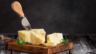 Пармезанът известен още като Parmigiano Reggiano има дълга и богата