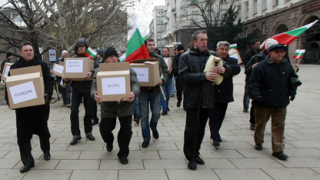 1,4 милиона станаха подписите в подкрепа на Орешарски