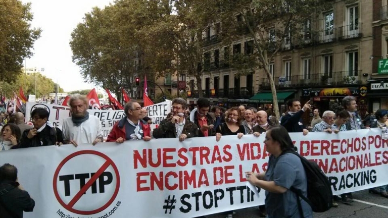 "Те не са договори, те са държавен преврат!", крещят в Испания срещу ТПТИ и СЕТА
