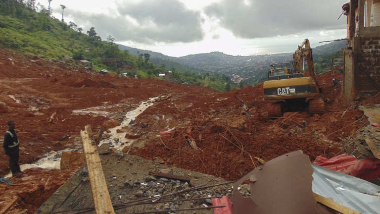 Половината от загиналите в Сиера Леоне са погребани