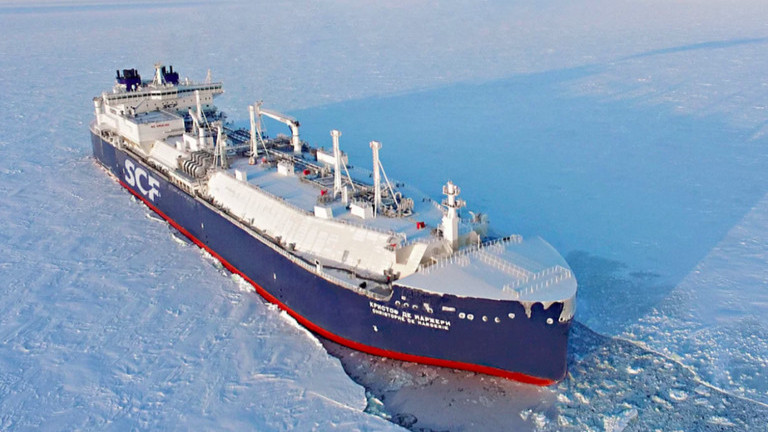  Освен да чупят леда, новите танкери умеят и да го разчистват 