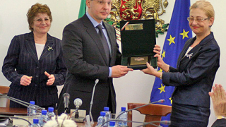 Станишев - първият премиер с награда от висшия ни съдебен орган