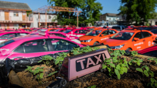 Защо такситата в Тайланд се превърнаха в градини