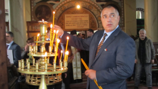 Борисов запали 3 свещи за жертвите в Бяла