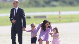 Принц Уилям и съпругата му Кейт Мидълтън очакват трето дете