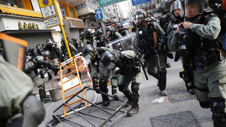 Над 50 души са пострадали при сблъсъци в Хонконг