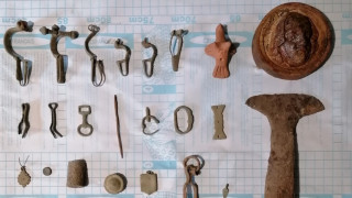 Задържаха двама иманяри при спецакция в Сливница