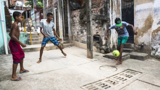 Между 2004 и 2014 г десетки милиони бразилци излязоха от