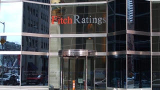 Fitch повиши с две степени кредитния рейтинг на Кипър