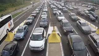 Опашки от автомобили и автобуси се извиха на граничния пункт