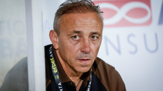 Авторитетното португалско издание A Bola обръща специално внимание на бившия