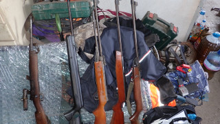 Полицаи откриха 7 пушки и над 100 ловни и бойни