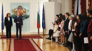 Президентът Румен Радев и вицепрезидентът Илияна Йотова приеха в сградата