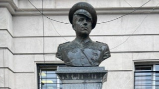 Министър Иван Пешев почете 133 годишнината от рождението на ген Владимир