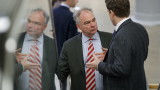 Демократите с резолюция в Сената срещу ескалация на конфликта с Иран