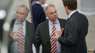 Американският сенатор Тим Кейн член на комисиите в Сената по