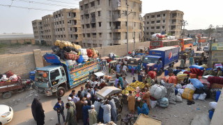 Голям брой афганистански незаконни мигранти в Пакистан се насочват обратно