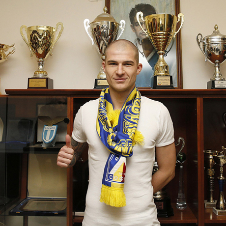 Отритнат от Левски ще играе срещу супер звезди