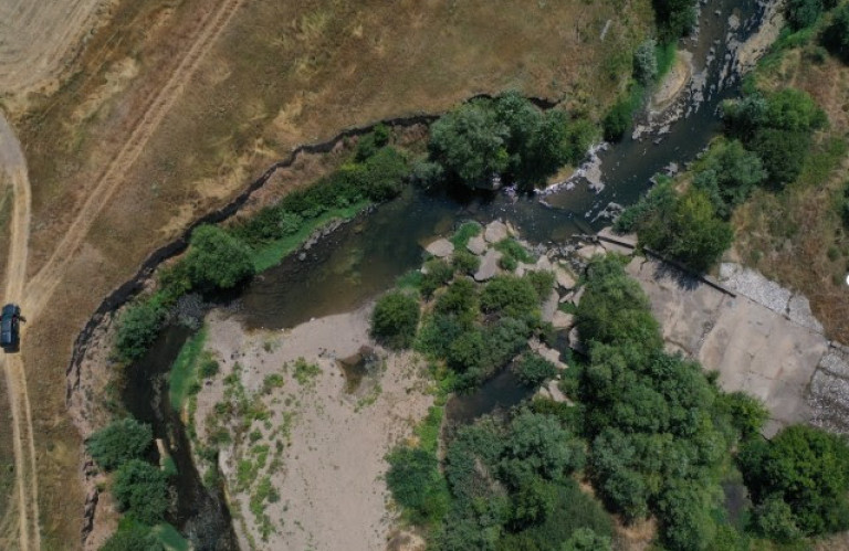 Разрушена речна преграда по р. Лом