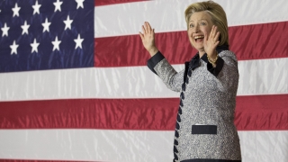 Хилари взе номинацията, идва голямата битка